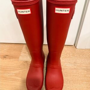 Hunter Matte Crimson Tall Rain Boots